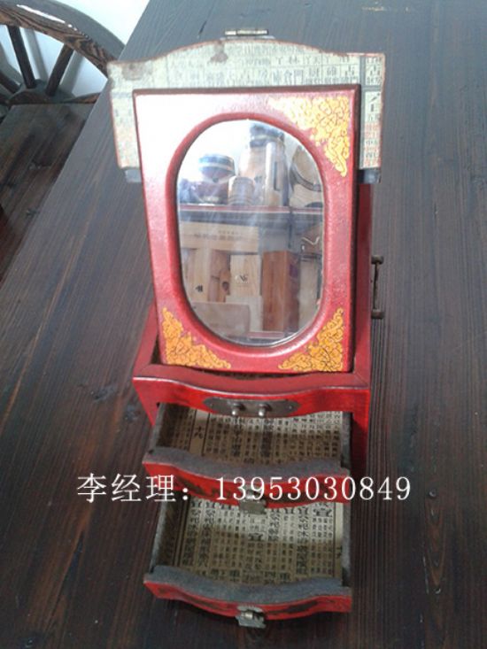 點(diǎn)擊查看詳細(xì)信息<br>標(biāo)題：首飾盒  閱讀次數(shù)：3131